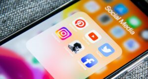 Social Media Tips for Travelers Social Media Tips for travellers