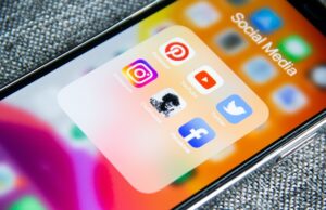 Social Media Tips for Travelers Social Media Tips for travellers