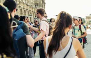 Top qualities of a good tour guide Top qualities of a good tour guide