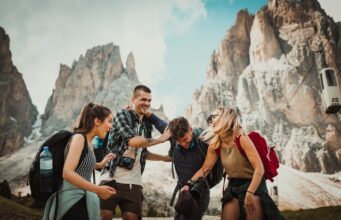 How to meet people while travelling solo How to meet people while travelling solo