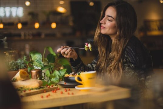 Tips on finding good restaurant while travelling Tips on finding good restaurant while travelling