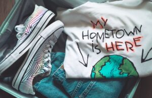 Tips for packing light while travelling Tips for packing light while travelling