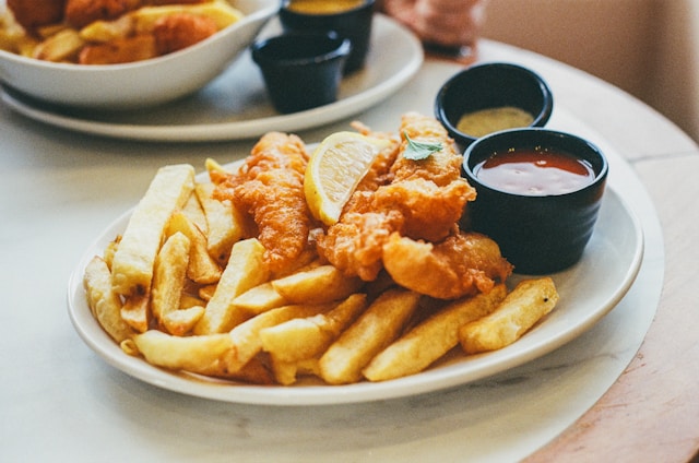 nik-it8E1AV4td8-unsplash Best 20 Fish and Chips Places Around the World - The Ultimate Crispy Golden Bucket List